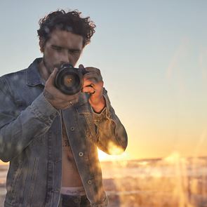 Η Pepe Jeans ενώνει τις δυνάμεις της με τον Brooklyn Beckham