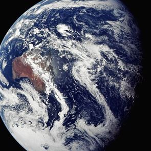 Γιατί η Γη γίνεται όλο και πιο σκοτεινή