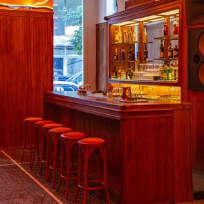 Το <em>μπαρ</em> για το οποίο θα μιλά σύντομα όλη η Αθήνα είναι απλά... Τέλειον