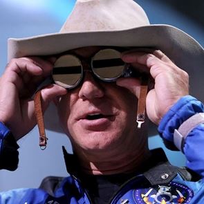 Το σπάνιο Omega Speedmaster του Jeff Bezos που ταξίδεψε στο διάστημα