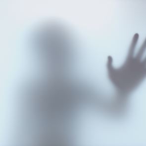 H βία κατά των γυναικών στη σκιά του κορονοϊού