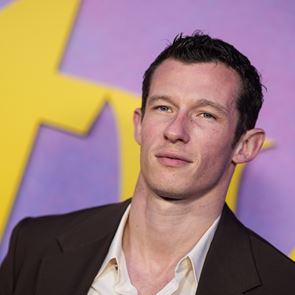 O Callum Turner είναι μάλλον ο νέος James Bond και αυτές είναι μερικές σκέψεις μας