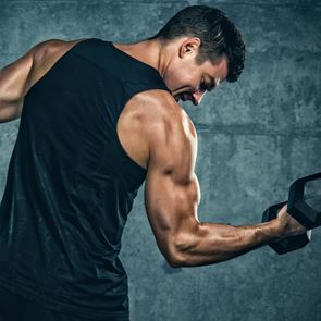 Χτίζοντας δύναμη και μύες με βαράκια