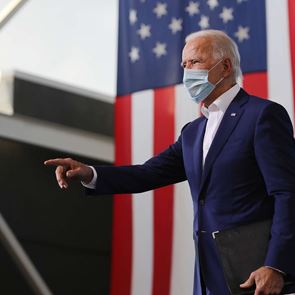 O Joe Biden θα εμβολιαστεί δημοσίως κατά του κορονοϊού