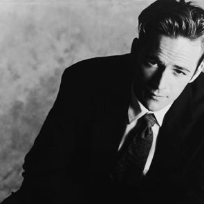 Τρεις λεπτομέρειες που έκαναν τον Luke Perry ακαταμάχητο