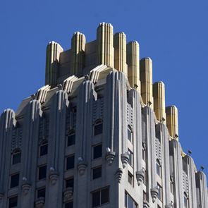 Η αυτοκρατορία του &lt;em>Donald&lt;/em> &lt;em>Trump&lt;/em> νοσεί λόγω πανδημίας