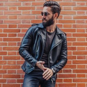 Ο σωστός τρόπος για να καθαρίσεις το δερμάτινο μπουφάν και να φαίνεται σαν καινούργιο