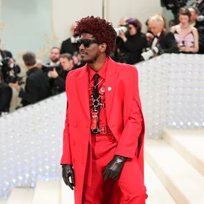 Ζηλέψαμε τα νέα Ray-Ban Boyfriend Reverse του Labrinth