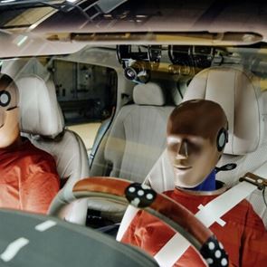 Τι πραγματικά συμβαίνει σε ένα crash test αυτοκινήτου