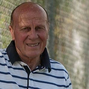 Δύσκολες ώρες για τον Μίμη Δομάζο, τον &#39;στρατηγό&#39; του ελληνικού ποδοσφαίρου