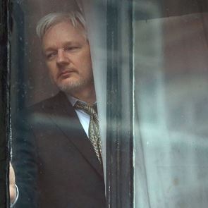 Η 7χρονη εξορία του Julian Assange