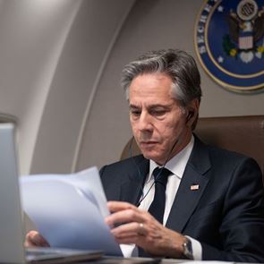 Ο Anthony Blinken έπαιξε ηλεκτρική κιθάρα στην εμπόλεμη Ουκρανία