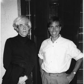 Στο Tommy Factory, ο Tommy Hilfiger εμπνέεται από τον Andy Warhol