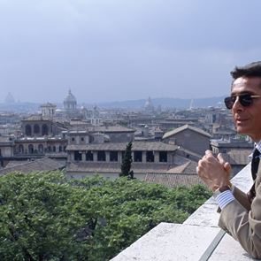 Valentino Garavani 1932-2026 | Η κομψότητα ως τέχνη μέσα από το έργο του αείμνηστου σχεδιαστή <em>μόδας</em>