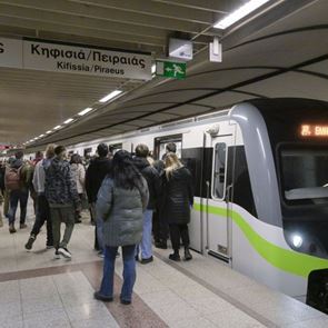 Ανέπαφες πληρωμές με κάρτα σε μετρό, τραμ, λεωφορεία και τρόλεϊ από σήμερα