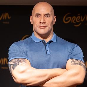 O Dwayne Johnson έχει φρικάρει με ένα κέρινο ομοίωμά του - δικαίως