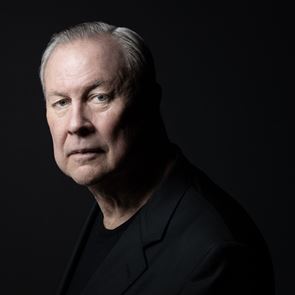 Έφυγε από τη ζωή ο σπουδαίος σκηνοθέτης Robert Wilson