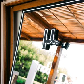 μ. Artisan Water: μ.οναδικές στιγμές στο Esquire Summerhouse