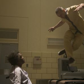 Το πρώτο μεγάλο θρίλερ της χρονιάς είναι το κλειστοφοβικό Glass