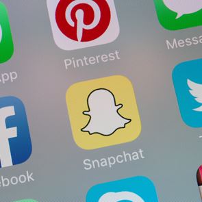 To Snapchat μοιράζει 1 εκ. δολάρια την ημέρα για να ανταγωνιστεί το TikTok