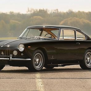 Η Ferrari 250 GTE 2+2 του 1962 είναι και πάλι εδώ, ομορφότερη από ποτέ
