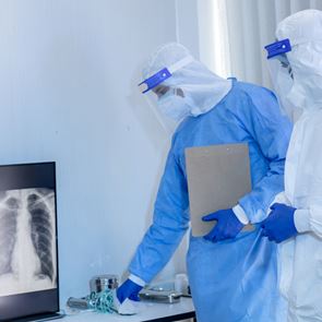 Η μεγαλύτερη ημερήσια αύξηση κρουσμάτων κορονοϊού παγκοσμίως