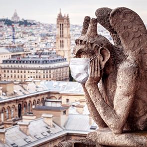 Περισσότερη ναυτία, λιγότερος βήχας: Τα νέα συμπτώματα του κορονοϊού