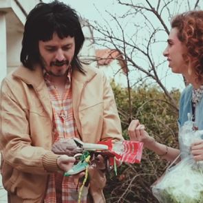 TOTE VS ΤΩΡΑ: Η νέα σειρά Τσουβέλα-Χαραλαμπούδη έχει trailer