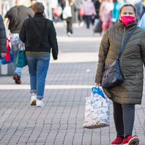 Κορονοϊός: Αφόρητη πίεση με 621 διασωληνωμένους