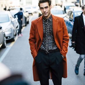 Printed &lt;em>πουκάμισα&lt;/em>: ο ασφαλής τρόπος να δώσεις ζωή σε ένα κλασικό κοστούμι