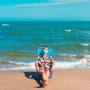 To καλοκαίρι ίσως επιβραδύνει την εξάπλωση της Covid-19