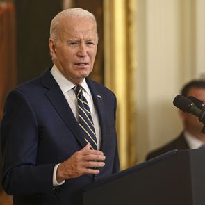 Γιατί οι Δημοκρατικοί επιμένουν στον Joe Biden