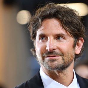 1200 ευρώ και κάτι για τα Air Jordans του Bradley Cooper