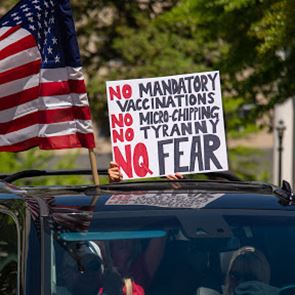 Θεωρίες συνομωσίας οδηγούν σε άνοδο κίνημα αντιεμβολιασμού στις ΗΠΑ
