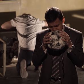 &#39;Το Γάλα&#39; του Βασίλη Κατσικονούρη συνεχίζεται και τον Μάρτιο στο θέατρο Σταθμός