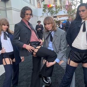 Σε άλλα νέα, οι Maneskin παντρεύτηκαν μεταξύ τους