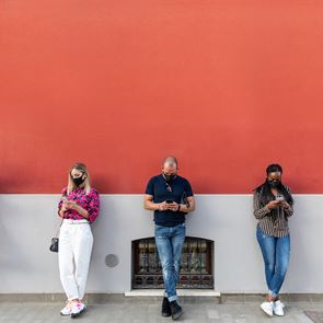 Πόσο εφικτό είναι να μπει κόφτης στα SMS του 13033