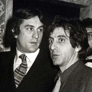 Στο debate του &lt;em>Twitter&lt;/em> για το αν ο Al Pacino ή ο Robert De Niro είναι πιο σέξι, το ζουμί είναι αλλού