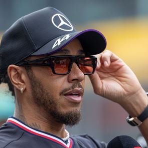 Ο Lewis Hamilton βγήκε με το μονοθέσιο στη Νέα Υόρκη