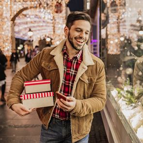 Ποια είναι τα καλύτερα χριστουγεννιάτικα δώρα για άντρες