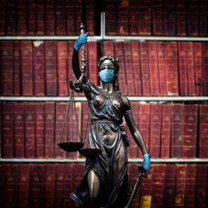 Ο εμφύλιος πόλεμος των δικαστών