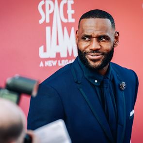 Καλωσορίζουμε τον LeBron James στο Fighting Games
