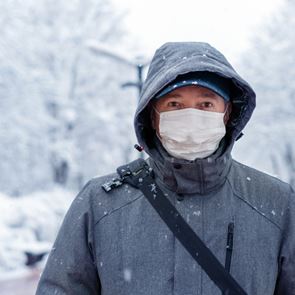 Κορονοϊός: Νέα ψυχρολουσία με 111 θανάτους