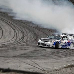 Ένα συναρπαστικό ρολόι βγαλμένο από τους αγώνες ταχύτητας