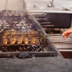 Πώς θα μάθεις όλα τα μυστικά του ψησίματος σε 4 ώρες