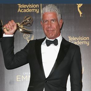 Η ιστορία πίσω από το Tom Ford σμόκιν του Anthony Bourdain