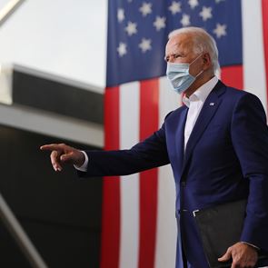 Η εκλογή Biden και τα νέα για το εμβόλιο της &lt;em>Covid&lt;/em>-19 ανέβασαν τα χρηματιστήρια στα ύψη