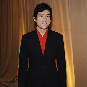 Η νέα φιλόδοξη σειρά του Apple TV+ έχει κάτι από White Lotus και The Bear και είναι &#39;άχαστη