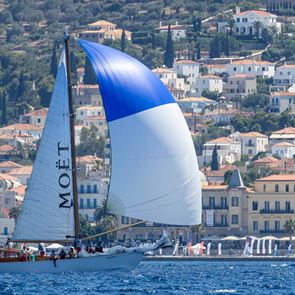 Spetses Classic Yacht Regatta 2024 | Η Moët &amp; Chandon Χρυσός Χορηγός του κορυφαίου Διεθνή Αγώνα Ιστιοπλοΐας