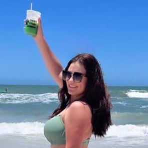 Η Veronica Correia ξεκίνησε καριέρα στο μόντελινγκ επειδή πέταξε το σουτιέν της στον Drake